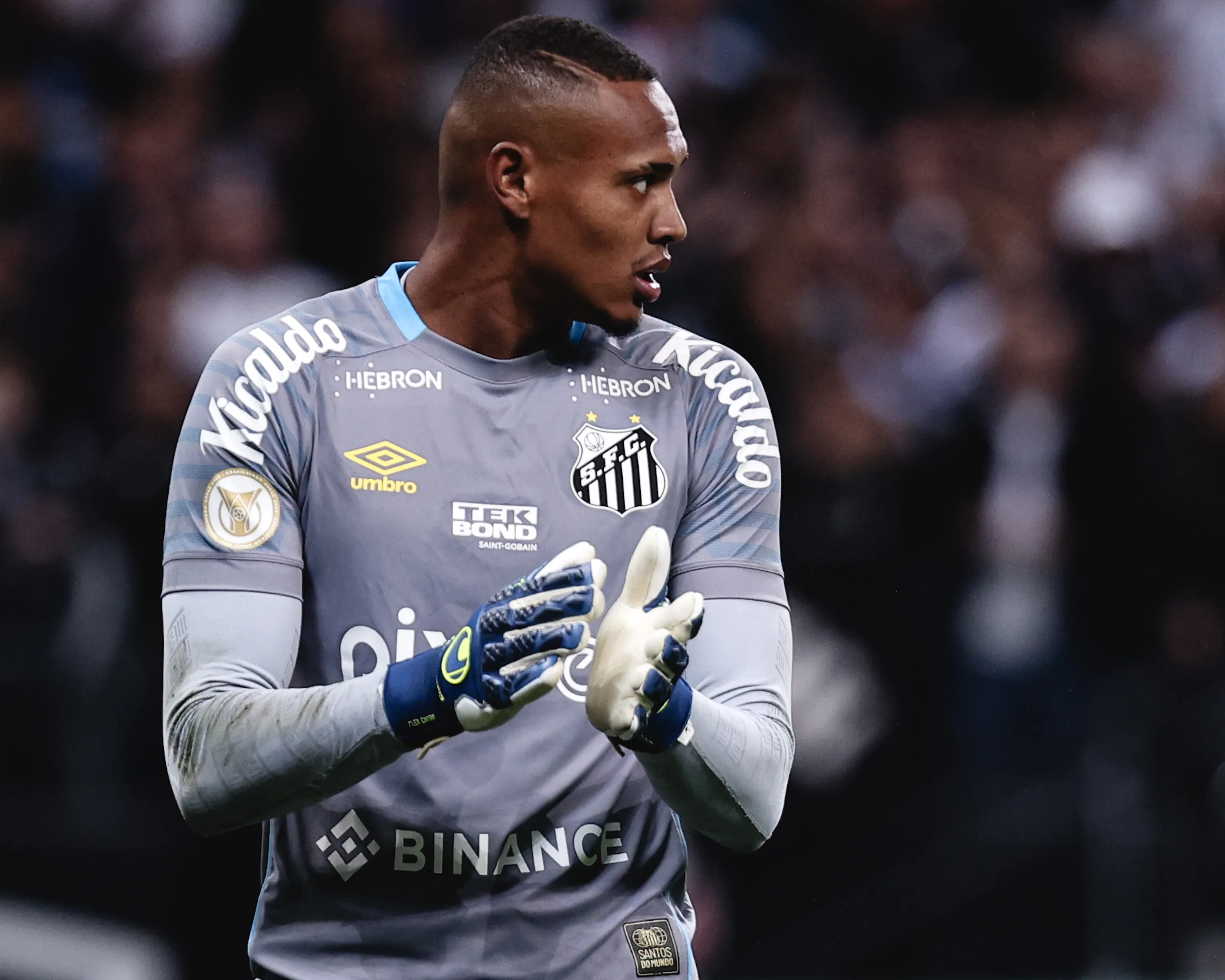 Foto: Ettore Chiereguini/AGIF | John é alvo de Botafogo e Palmeiras