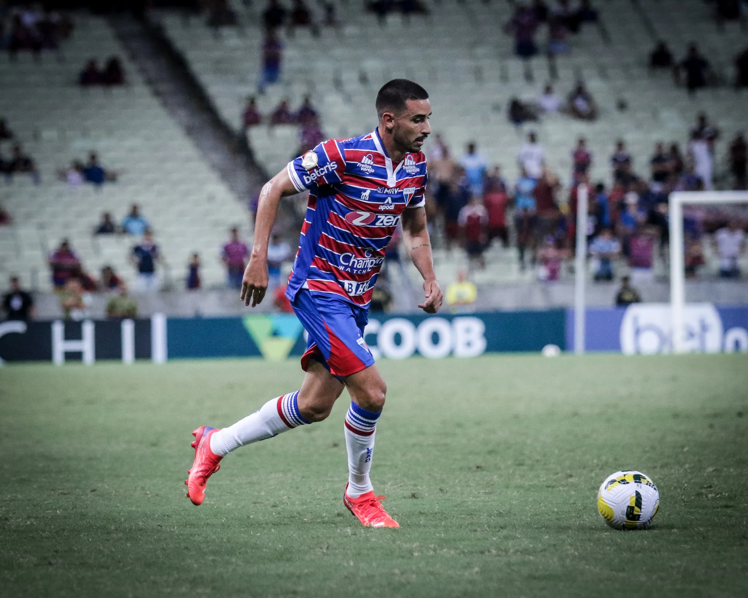 Foto: (Lucas Emanuel/AGIF) - Thiago Galhardo deve receber sua primeira oportunidade como titular do Fortaleza nas quartas de final da Copa do Brasil