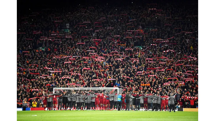 Shaun Botterill/ Getty Images -Torcida do Liverpool em Anfield durante a semifinal da Champions League contra o Barcelona