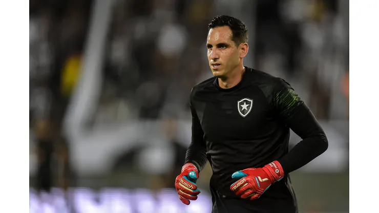 Foto: (Thiago Ribeiro/AGIF) - Com menos de seis meses de contrato, Gatito Fernández pode deixar o Botafogo de graça