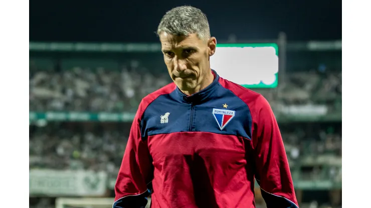 Foto: (Robson Mafra/AGIF) - Juan Pablo Vojvoda precisará fazer história caso queira evitar a queda do Fortaleza para a Série B