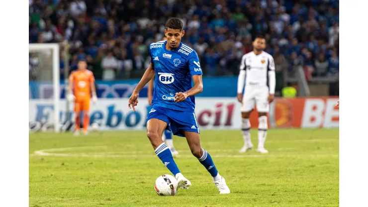 Foto: (Alessandra Torres/AGIF) - Adriano não é o único a deixar o Cruzeiro nesta segunda (25) rumo ao futebol português