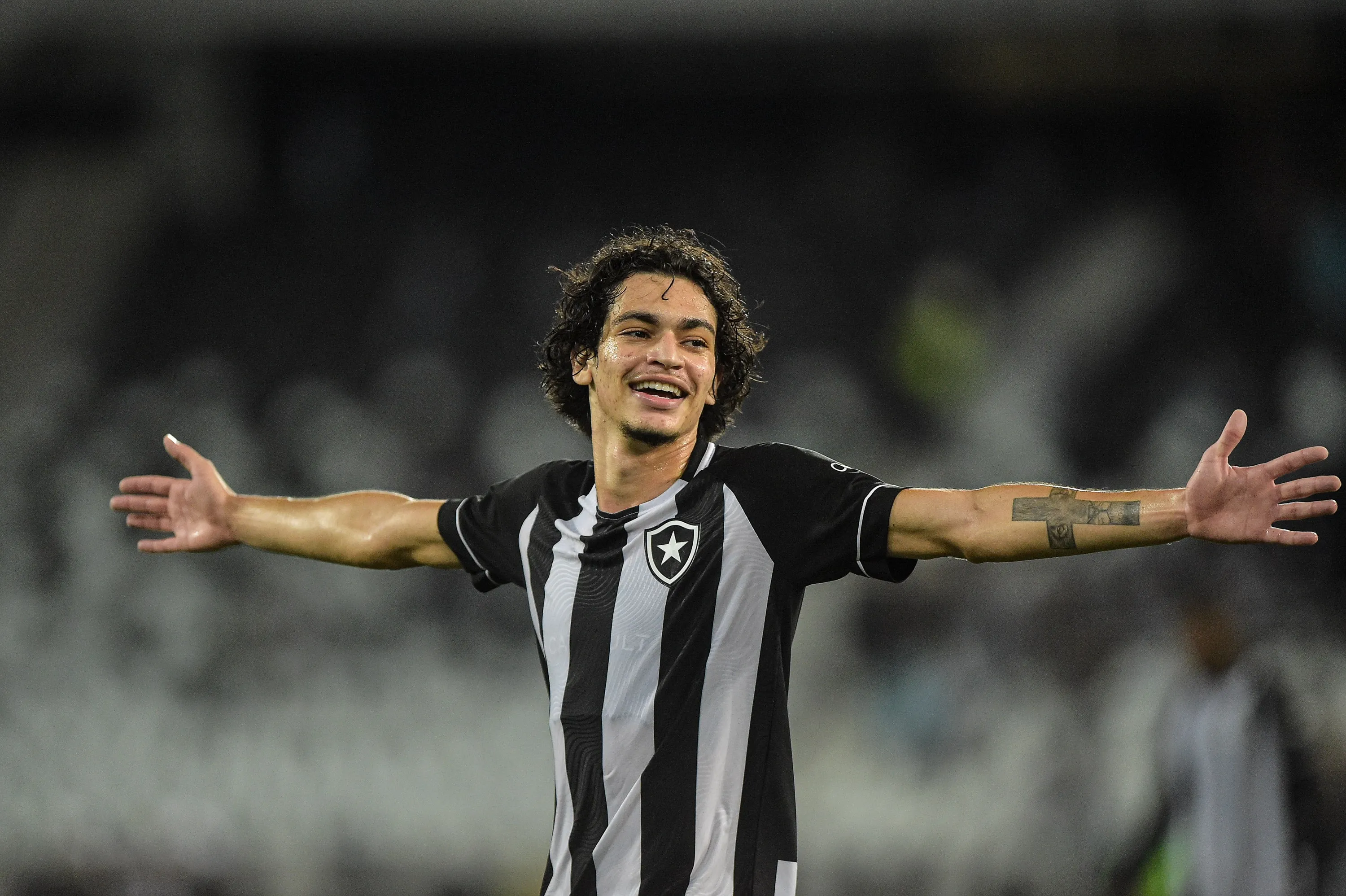 Foto: Thiago Ribeiro/AGIF | Textor põe prazo para renovar com Matheus Nascimento