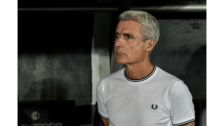 Thiago Ribeiro/AGIF - Luís Castro, técnico do Botafogo
