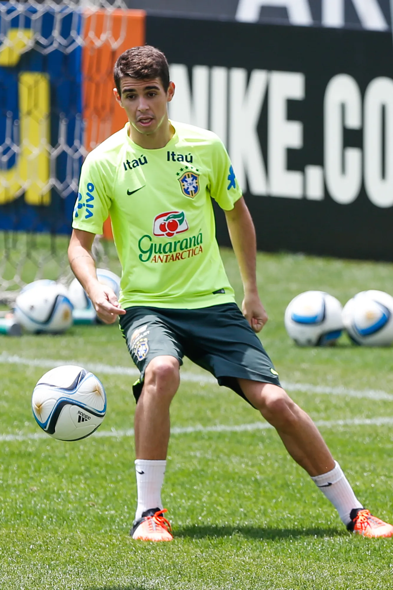 Foto: Marcello Zambrana/AGIFAntes colocado como ‘possível’ em Palmeiras e Flamengo, Oscar surge no radar do Corinthians