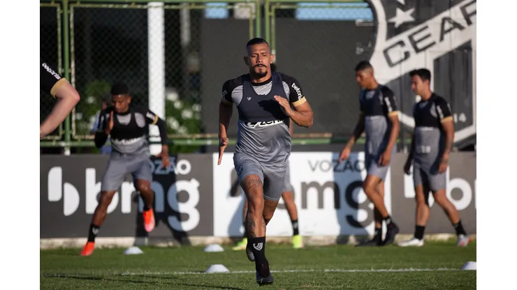 Foto: (Felipe Santos/cearasc.com) - Fernando Sobral deu um 'susto' na torcida do Ceará nesta quarta (20)