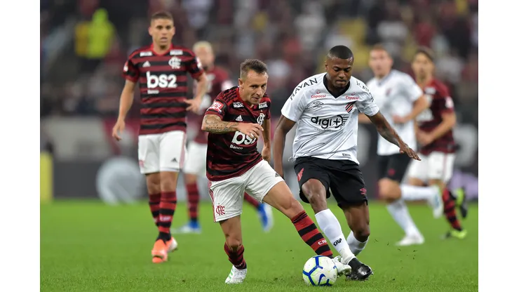 Foto: (Thiago Ribeiro/AGIF) - Athletico-PR e Flamengo durante mata-mata da Copa do Brasil 2019