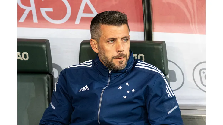 Alessandra Torres/AGIF - Paulo Pezzolano, técnico do Cruzeiro
