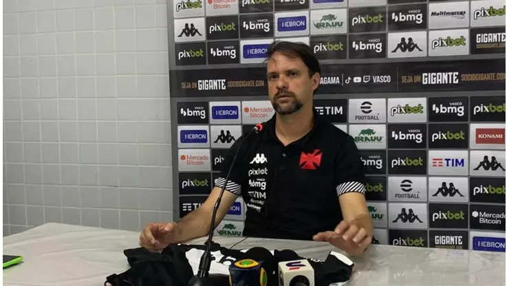 Tébaro Schmidt / Vasco - Maurício Souza, técnico do Vasco