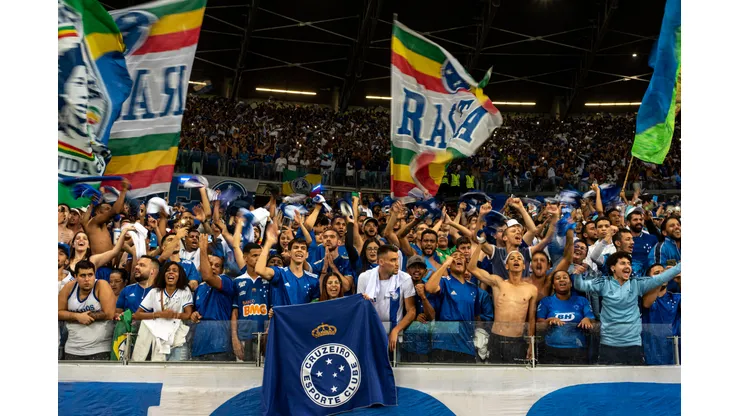 Foto: (Alessandra Torres/AGIF) - Torcida do Cruzeiro durante a eliminação na Copa do Brasil