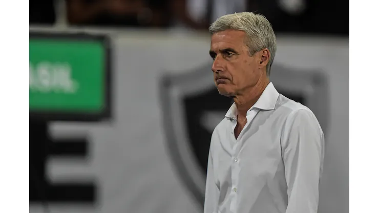 Thiago Ribeiro/AGIF - Luís Castro, técnico do Botafogo