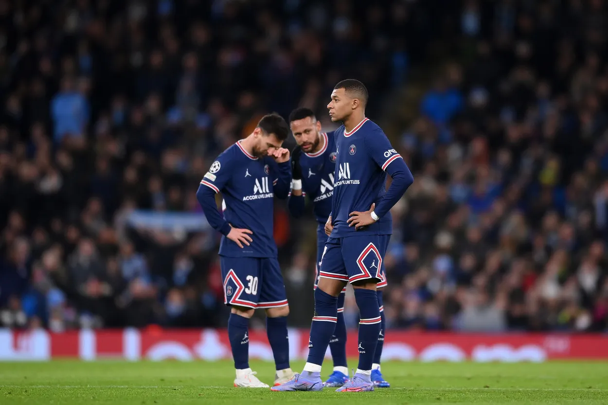 Laurence Griffiths/ Getty Images – Neymar, Messi e Mbappe jogadores do PSG
