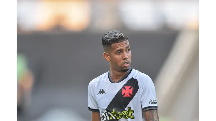 Foto: (Thiago Ribeiro/AGIF) - Weverton tem sido criticado pela torcida do Vasco, que deve ir atrás de reforços na reabertura da janela de transferências