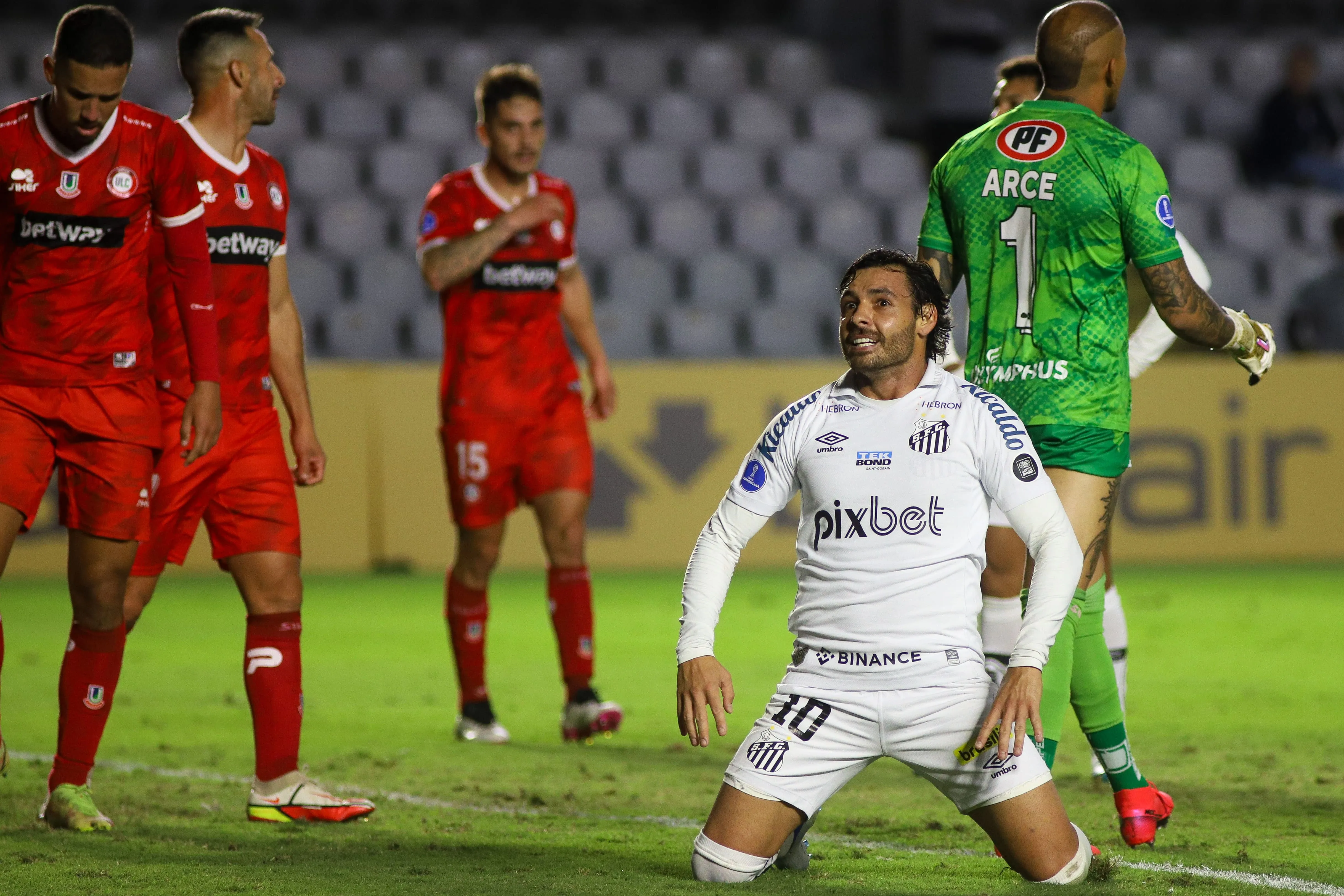 Foto: Fernanda Luz/AGIF | Goulart está de saída do Santos