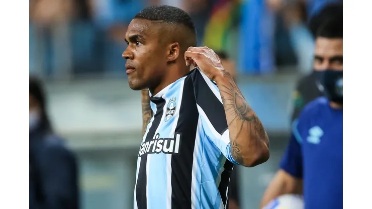 Foto: (Pedro H. Tesch/AGIF) - Douglas Costa voltou a ser pauta no Grêmio após ser criticado no Los Angeles Galaxy