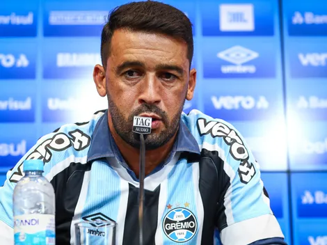 Torcida do Grêmio 'abandona' medalhões, aumenta o tom e cobra mudanças de Roger