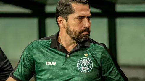 Foto: (Robson Mafra/AGIF) – Gustavo Morínigo tem 42 vitórias, 21 empates e 29 derrotas pelo Coritiba
