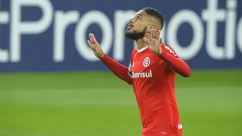 RS – Porto Alegre – 13/08/2020 – BRASILEIRO A 2020, INTERNACIONAL X SANTOS – Paolo Guerrero jogador do Internacional comemora seu gol durante partida contra o Santos no estadio Beira-Rio pelo campeonato Brasileiro A 2020. Foto: Pedro H. Tesch/AGIF