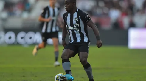 Foto: (Thiago Ribeiro/AGIF) – Em alta no Botafogo, Kayque deve ficar um bom tempo longe dos gramados