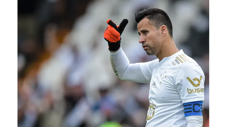 Foto: Thiago Ribeiro/AGIF - Fábio deixou o Cruzeiro e está jogando pelo Fluminense.