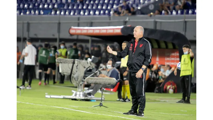 Foto: (Christian Alvarenga/Getty Images) - Felipão é um dos responsáveis pela classificação do Athletico às quartas de final da Copa Libertadores