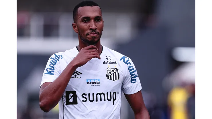 Foto: Ettore Chiereguini/AGIF - Lucas Braga deve ser titular no Santos