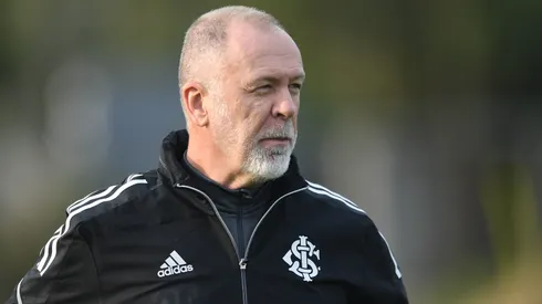 Foto: (Ricardo Duarte/Internacional) – Mano Menezes projetou a decisão do Internacional diante do Colo Colo, do Chile