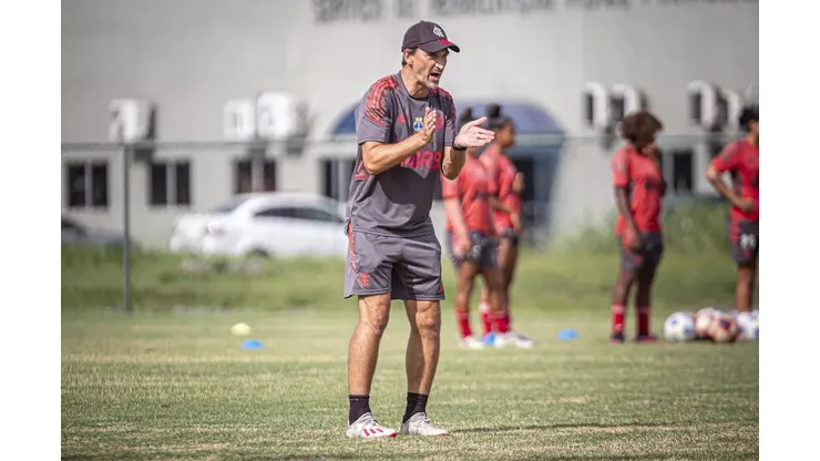 Paula Reis/Flamengo - Luis Andrade, técnico do time de futebol feminino do Flamengo