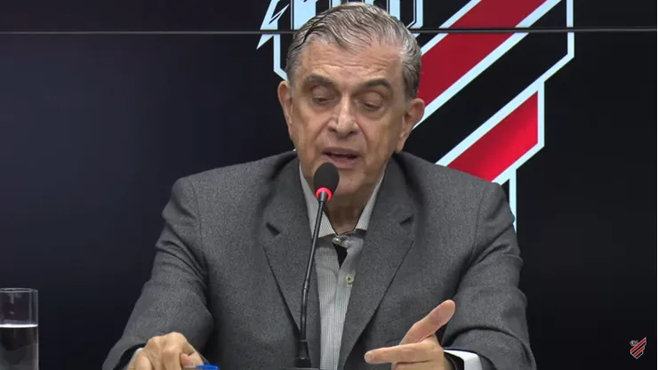 Foto: Reprodução Youtube / Athletico Paranaense - Petraglia rebate PVC e cita Santos