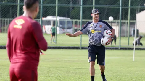 Foto: (Twitter Oficial Sport/Anderson Stevens) – Lisca já comandou seu primeiro treino no Sport nesta quinta (30)