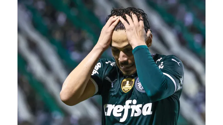 Foto: Marcello Zambrana/AGIF - Palmeiras atualiza situação de Veiga
