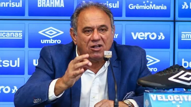 Foto: Reprodução/Twitter - Denis em coletiva no Grêmio