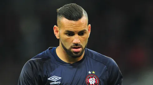 Foto: (Jason Silva/AGIF) – Weverton teve uma passagem marcante pelo Athletico antes de se transferir para o Palmeiras
