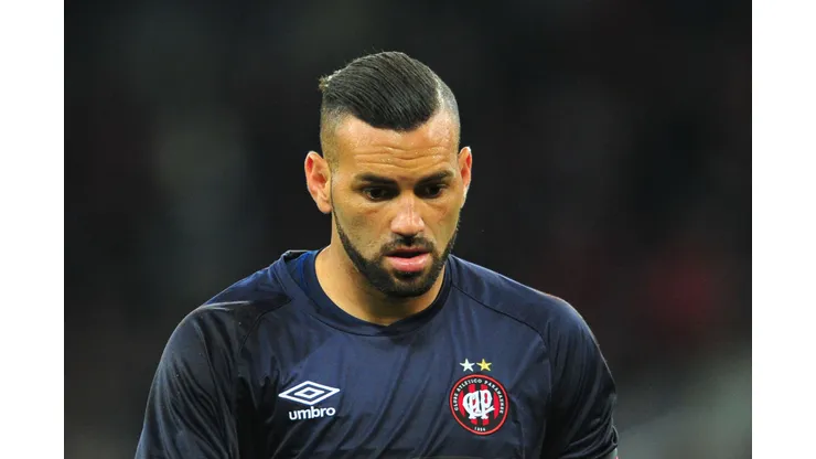 Foto: (Jason Silva/AGIF) - Weverton teve uma passagem marcante pelo Athletico antes de se transferir para o Palmeiras