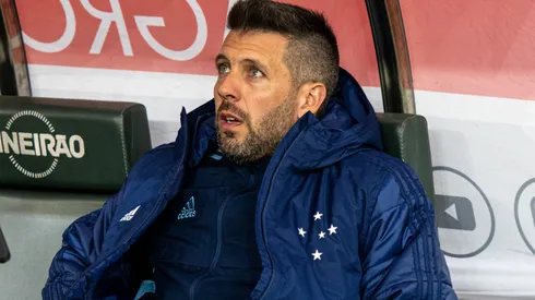 Foto: (Alessandra Torres/AGIF) – Paulo Pezzolano foi punido pelo STJD com três jogos de suspensão no Cruzeiro