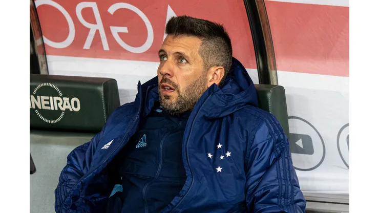 Foto: (Alessandra Torres/AGIF) - Paulo Pezzolano foi punido pelo STJD com três jogos de suspensão no Cruzeiro
