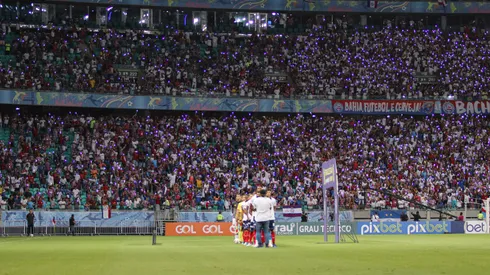 Foto: (Renan Oliveira/AGIF) – Aproximadamente 40 mil torcedores garantiram ingresso para assistir ao jogo entre Bahia e Vasco no próximo domingo (28)