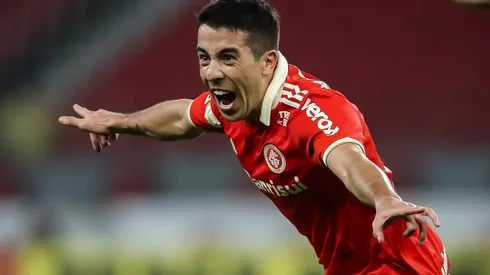 Foto: (Pedro H. Tesch/AGIF) – A boa fase de De Pena no Internacional pode 'facilitar' a saída de seu reserva rumo à Europa