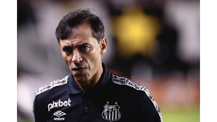 Foto: Ettore Chiereguini/AGIF | Lisca 'discorda' de Bustos no Santos