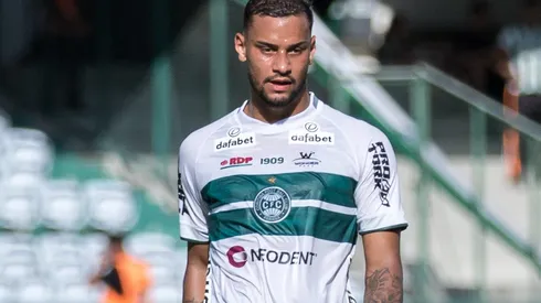 Foto: Robson Mafra/AGIF – Thonny Anderson é reintegrado no Coritiba