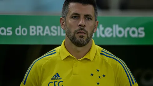 Foto: (Thiago Ribeiro/AGIF) – Paulo Pezzolano recebeu um 'conselho' dos torcedores celestes após um jornalista gaúcho criticar o Cruzeiro