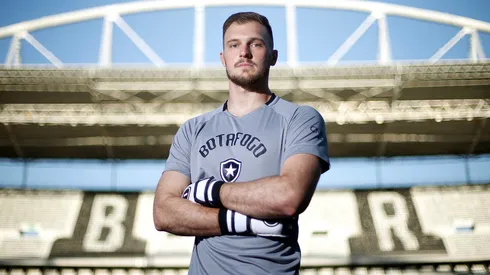 Foto: (Vítor Silva/Botafogo) – Lucas Perri foi o último reforço contratado pelo Botafogo para 2022
