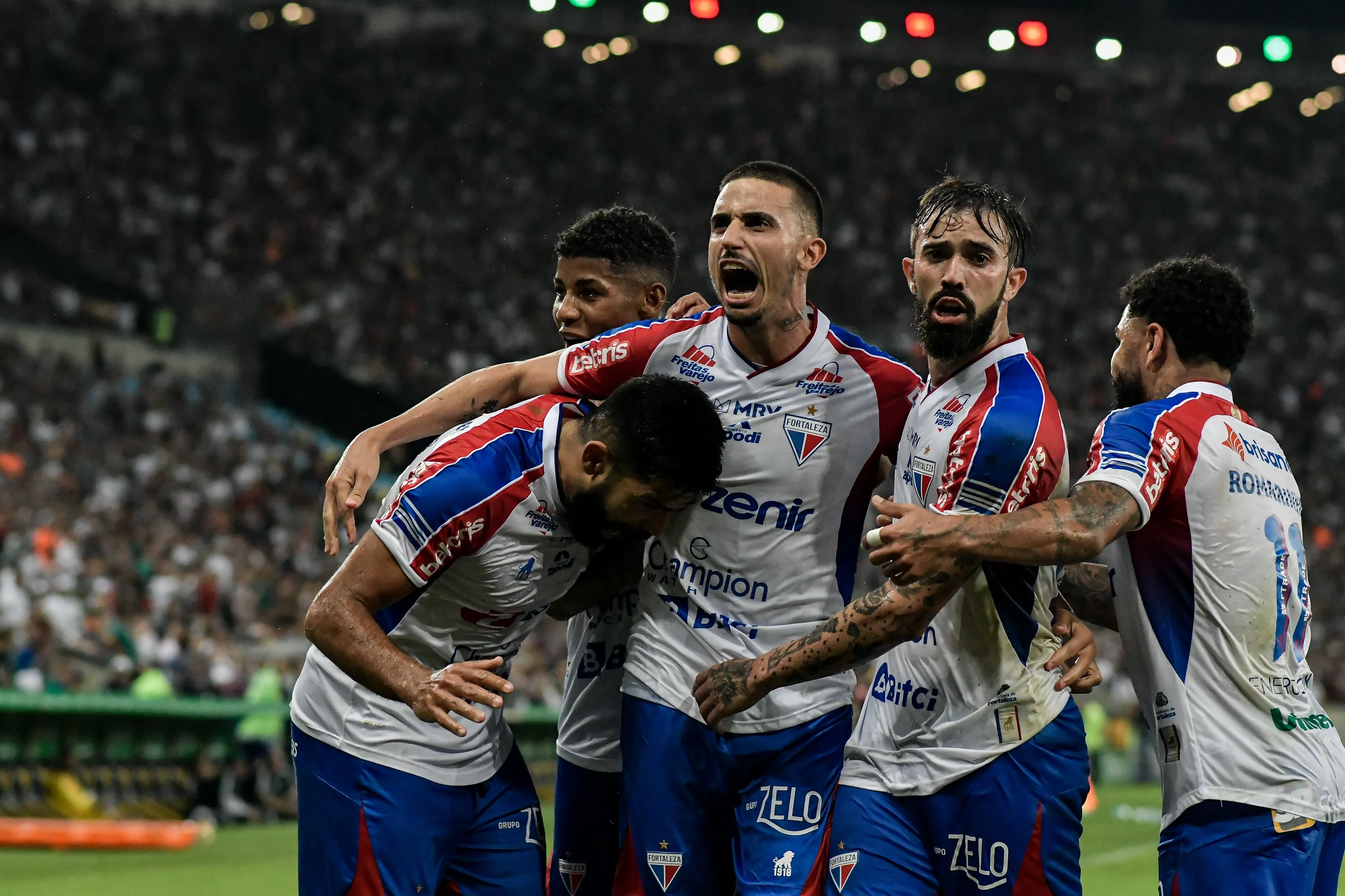 Foto: Thiago Ribeiro/AGIF | Fortaleza chegou a abrir 2 a 0 de vantagem no Maracanã