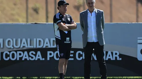 Foto: (Pedro Souza/Atlético) – Sérgio Coelho, presidente do Atlético, ao lado do técnico Cuca