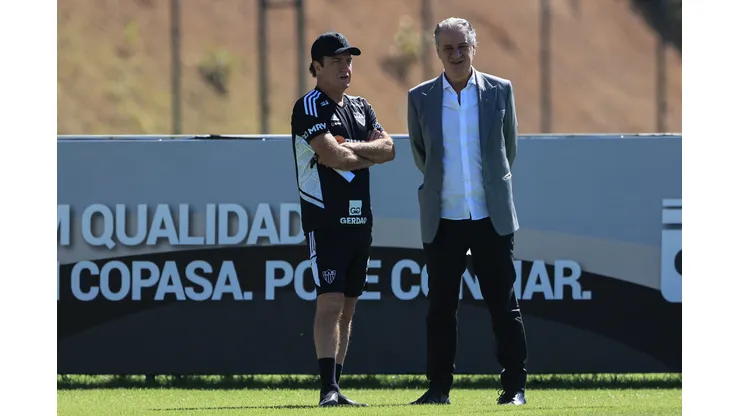 Foto: (Pedro Souza/Atlético) - Sérgio Coelho, presidente do Atlético, ao lado do técnico Cuca