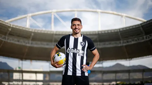 Foto: (Vítor Silva/Botafogo) – Eduardo é um dos seis reforços escolhidos pelos torcedores do Botafogo para integrar o time titular