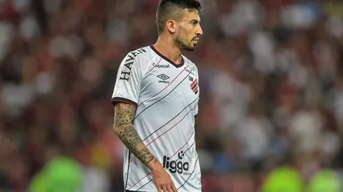 Foto: (Thiago Ribeiro/AGIF) – Pedro Henrique deve ser um dos titulares do Athletico na decisão da Copa do Brasil nesta quarta (17)