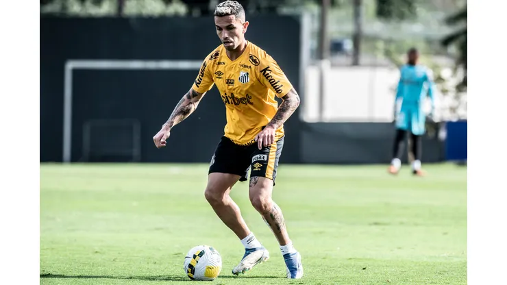 Foto: (Ivan Storti/Santos FC) - Carabajal durante treino do Santos