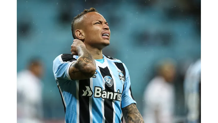 Foto: Pedro H. Tesch/AGIF - Cláusula em contrato de Janderson agita Grêmio e Corinthians