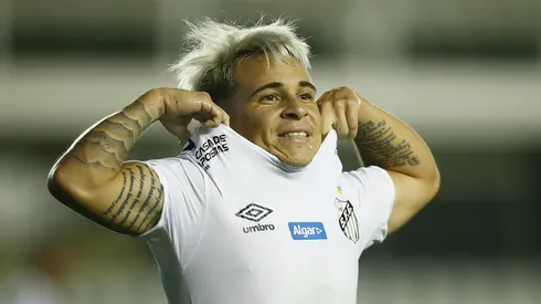 (Photo by Wagner Meier/Getty Images) – Venezuelano já tem data para voltar a atuar com a camisa do Peixe